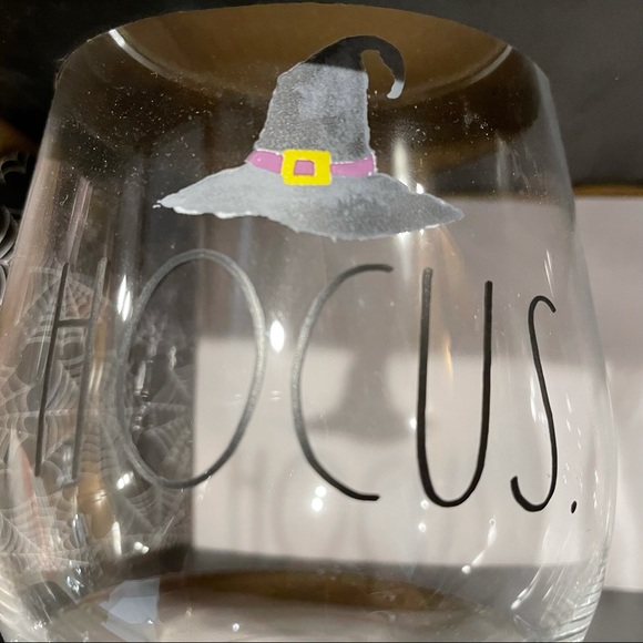 Rae Dunn HOCUS POCUS Witch Hat & Leg Design Set of 2 Stemless Wine Glasses NEW!! - Picture 4 of 6
